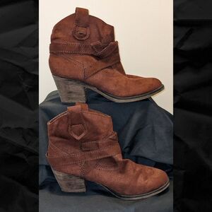 TR Rocket Dog Suede look ankle boots - EUC
